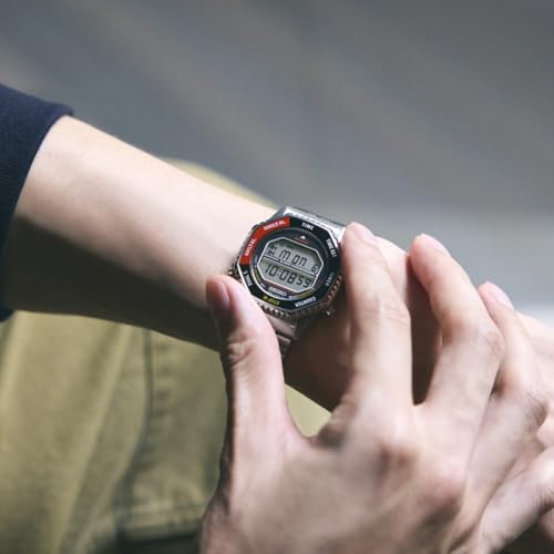 Seiko SMGG19P1 Herren Digitaluhr mit schwarzem und rotem Zifferblatt und silbernem Armband (4)